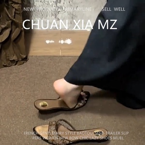 羊皮蕾丝小猫跟软底露趾凉鞋