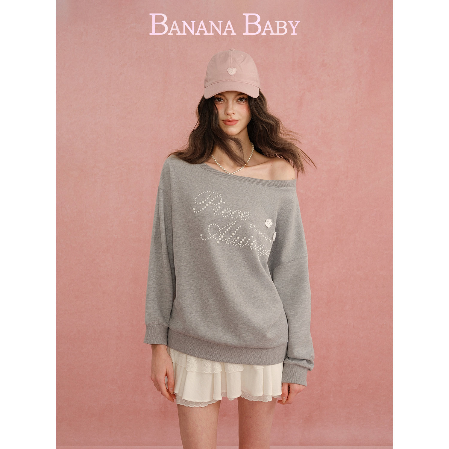 BANANA BABY2026年春季新款字母珍珠烫立体花朵斜肩露肩卫衣T恤女