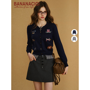 上衣女 学院风原创插画绣花圆领针织开衫 BANANA CICI2025年冬新款