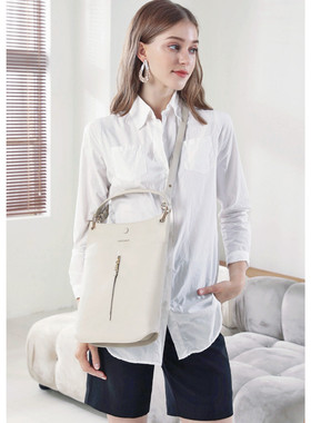 SHIPSHAPE小众设计水桶包2022新款软质感牛皮大容量单肩腋下女包