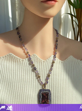紫色镶嵌光感变色苏丹石方形吊坠