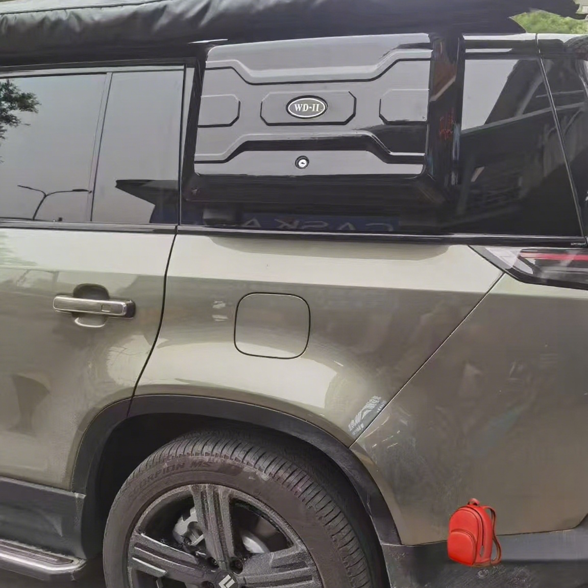 极石01多功能车顶平台行李架爬梯