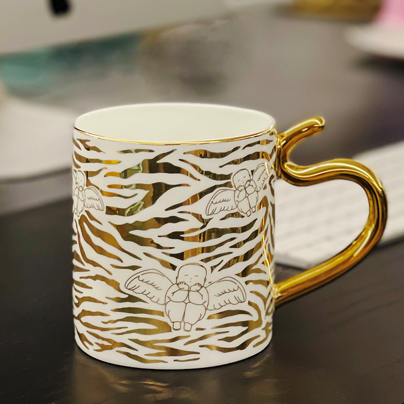 稀奇艺术虎纹添翼瓷杯
