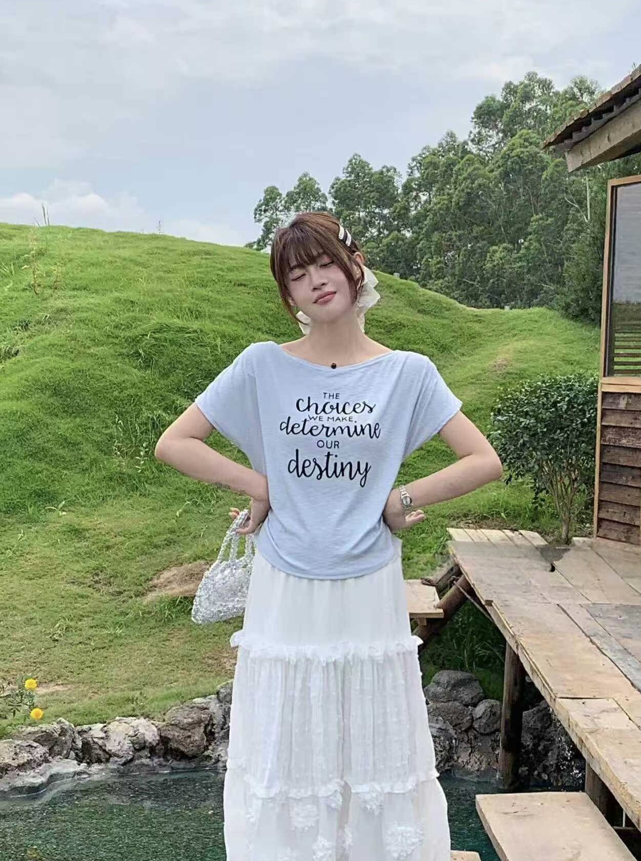 2026夏韩版气质一字肩字母印花双侧褶皱收腰显瘦短袖T恤 - 实物图