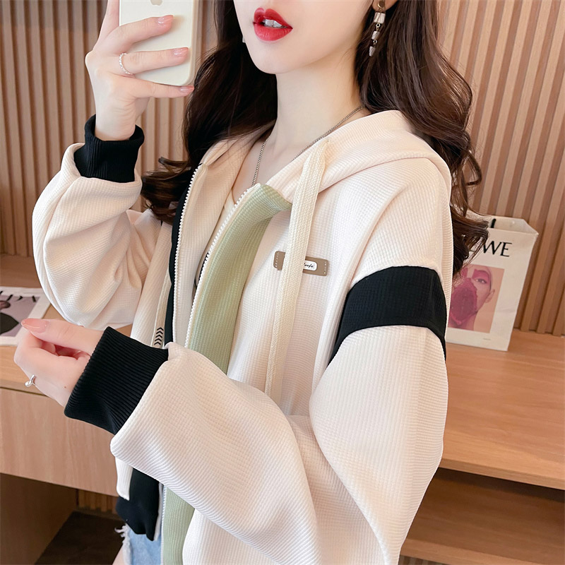 短款连帽女卫衣春秋季2024新款学生薄款休闲开衫时尚拼色外套女装