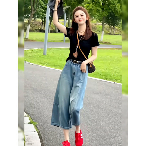 小个子夏季穿搭辣妹风设计感露背短袖T恤+高腰显瘦阔腿八分牛仔裤