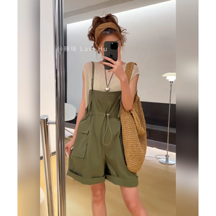 休闲背带裤 军绿色工装 收腰显瘦抽绳阔腿腿短裤 女2026夏季 背带短裤