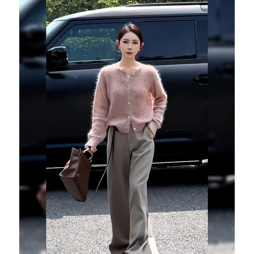 韩系慵懒时尚温柔小香风粉色圆领毛衣开衫高腰垂感阔腿长裤两件套