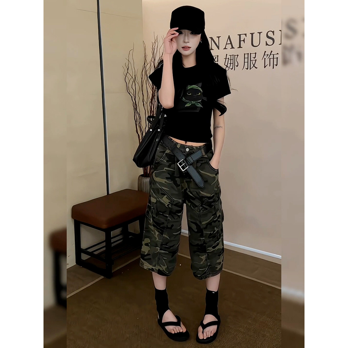 26年夏季辣妹风设计感修身正肩猫咪T恤+工装迷彩七分裤两件套女装