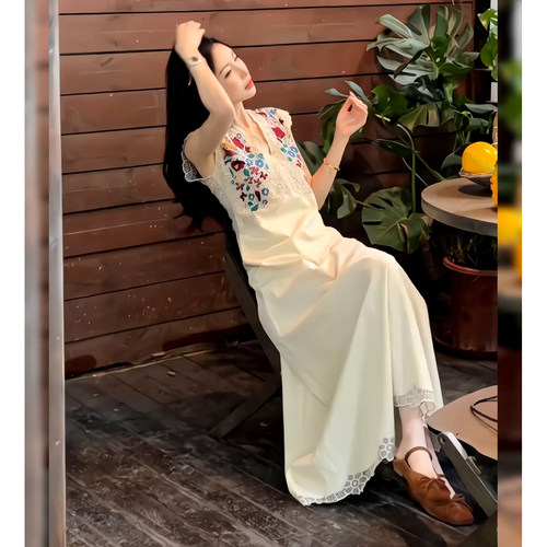 26年夏季复古气质提花刺绣连衣裙女新款A字显瘦百搭无袖背心长裙