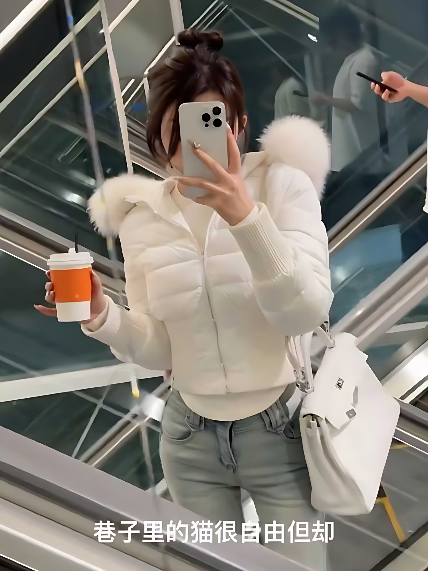 白鸭绒羽绒服外套狐狸毛连帽上衣