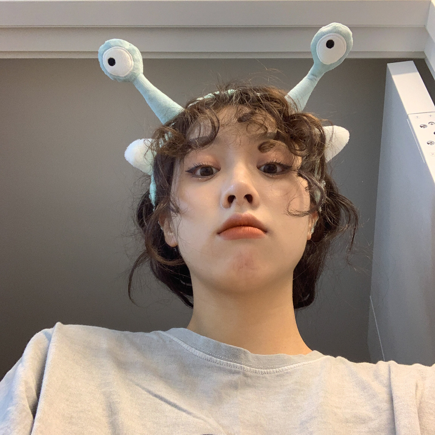 馨帮帮 斗鸡眼搞怪头箍头饰发带绒面韩国网红可爱简约洗脸发箍女