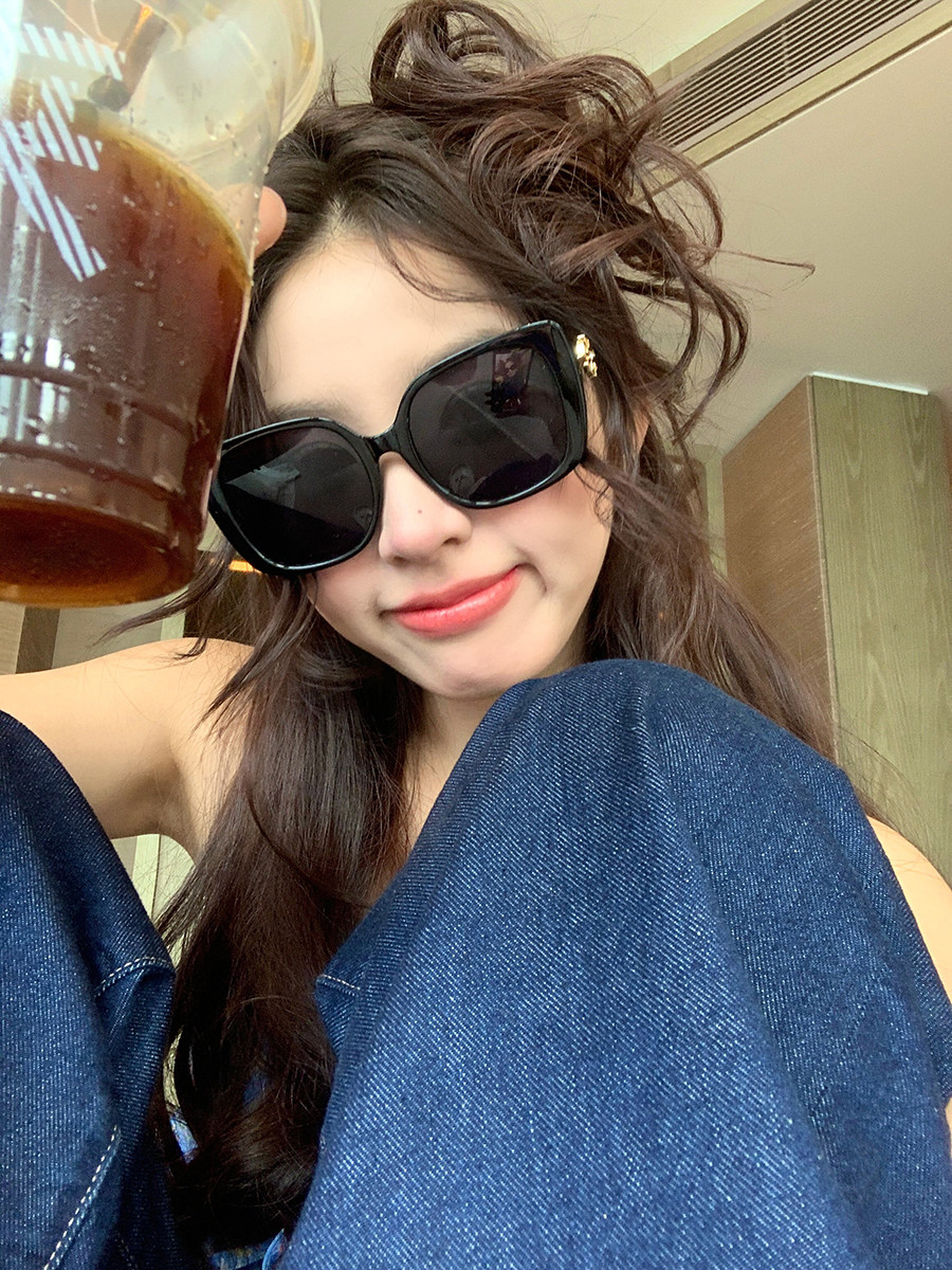 立体方框显脸小墨镜太阳眼镜