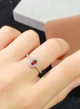 天然红石榴石戒指  925银精工镶嵌 全净体火彩超闪主石3*5mm