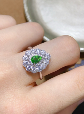 沙弗来戒指 名贵小莎 稀少小莎名不虚传的闪亮 主石4*6mm精工镶嵌