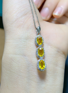 纯天然黄蓝宝吊坠。超粉嫩晶体通透主石4*6mm925银精工镶嵌