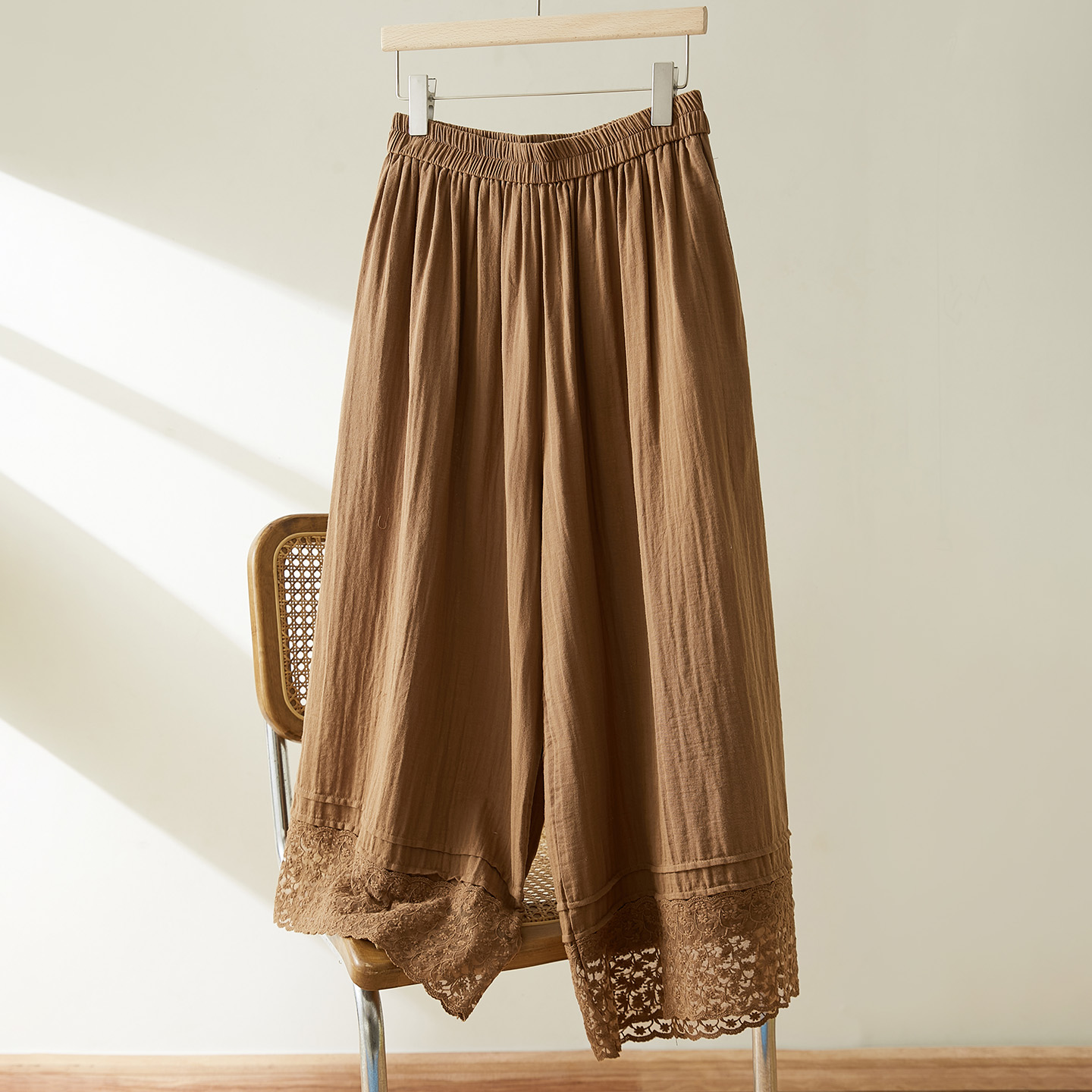 初影蕾丝花边勾花阔腿裤