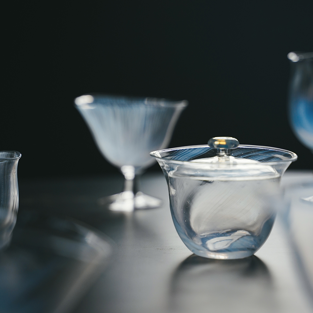 玻心璃语 | 浮游盖碗 钠钙玻璃 茶具 手工匠人 幽蓝 透明 自然