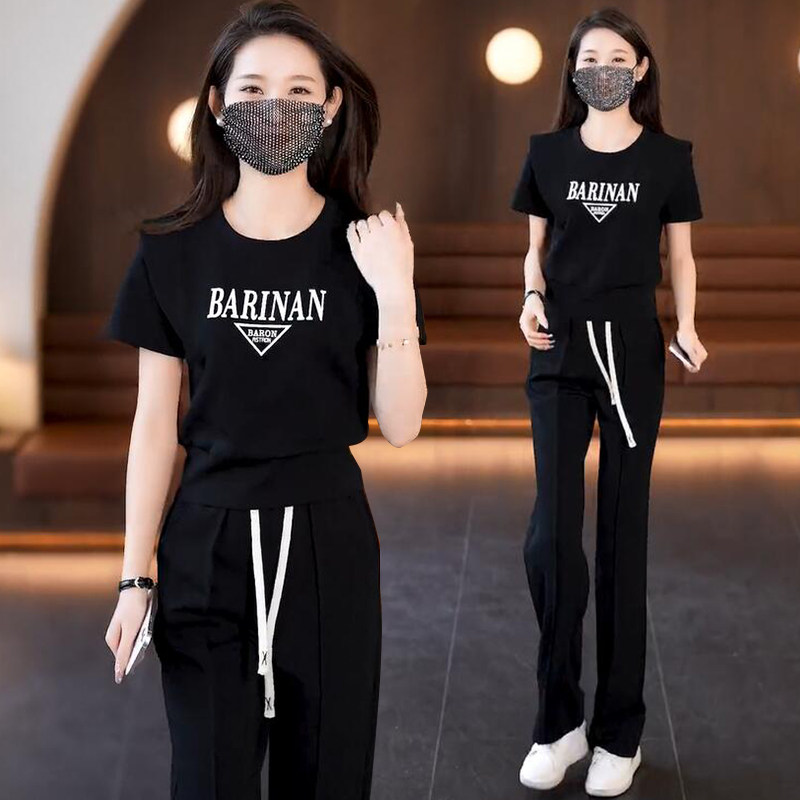 여성을위한 느슨한 캐주얼 라운드 넥 반팔 스트레이트 팬츠 2 피스 세트 2024 여름 새로운 다목적 연령 감소 운동복