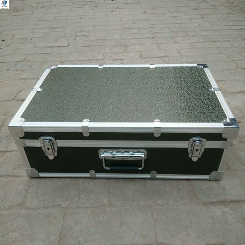 新品定做绿色工具仪器拉杆手提箱航空密码铝箱定制演出道具箱内i.