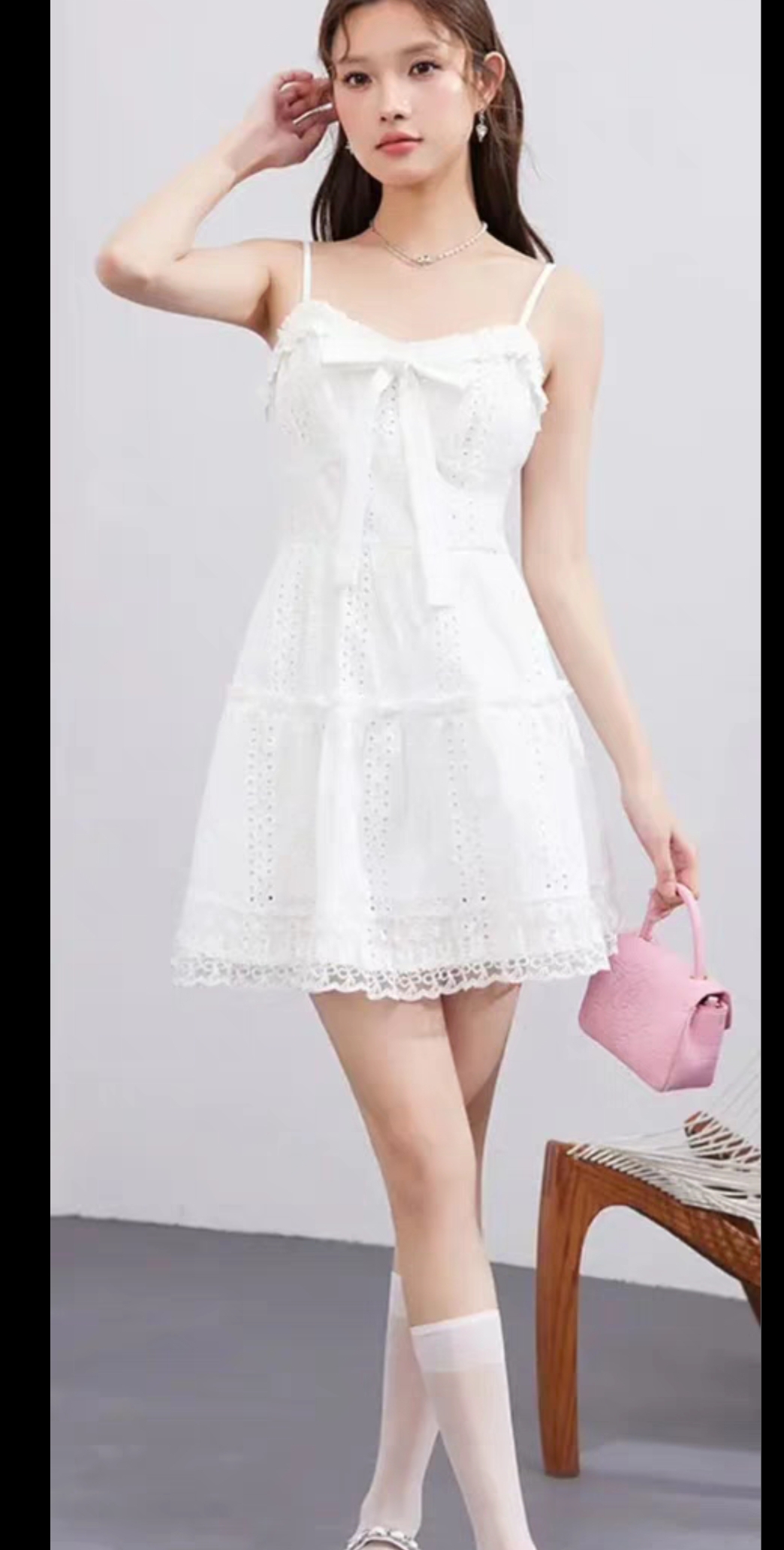 爱衣服百丽小清新白色吊带收腰连衣裙女裙子秋冬季新款小个子短裙