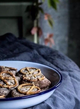 经典红蓝色边沿圆形白色搪瓷托盘 复古厚重水果蔬菜盘 瑕疵品