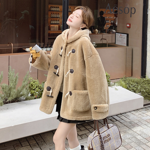 连帽牛角扣皮毛一体羊羔毛外套女秋冬2025新款宽松超好看爆款流行图片