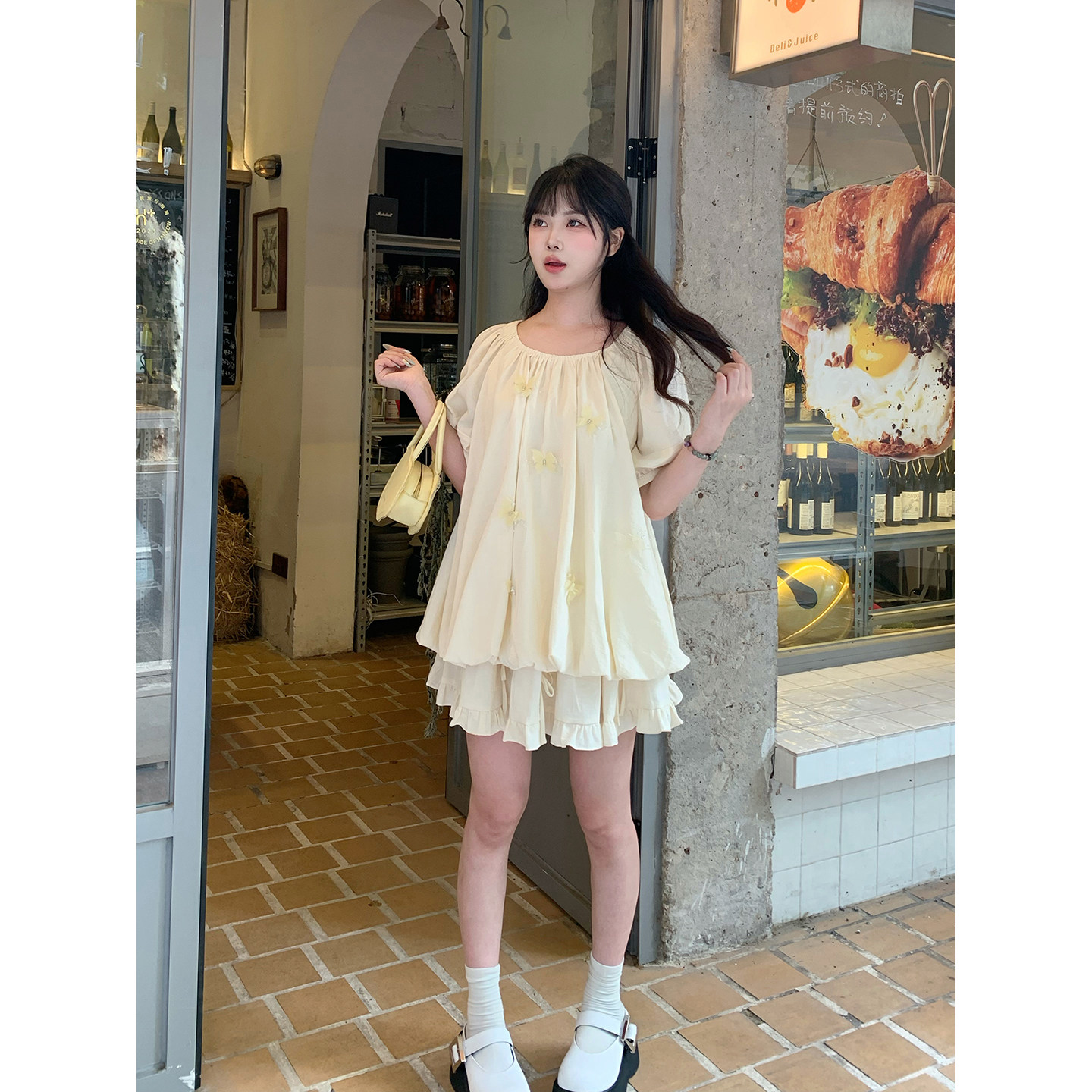 KEIKO森系蝴蝶花饰花苞型上衣夏日绝美巨好看衬衫+半身裙两件套装