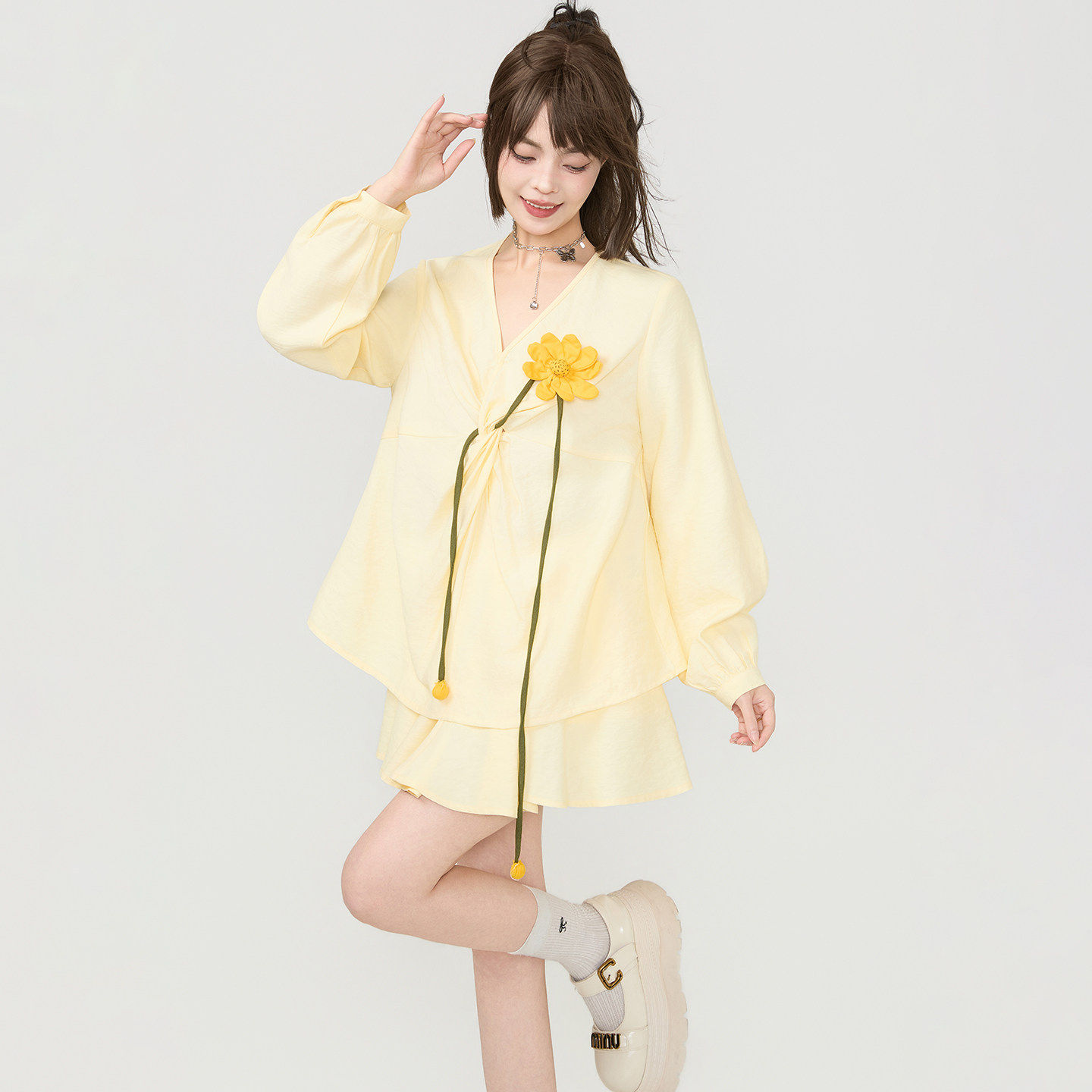 KEIKO 明媚感穿搭黄色V领衬衫两件套装春夏立体扎花上衣+半身裙