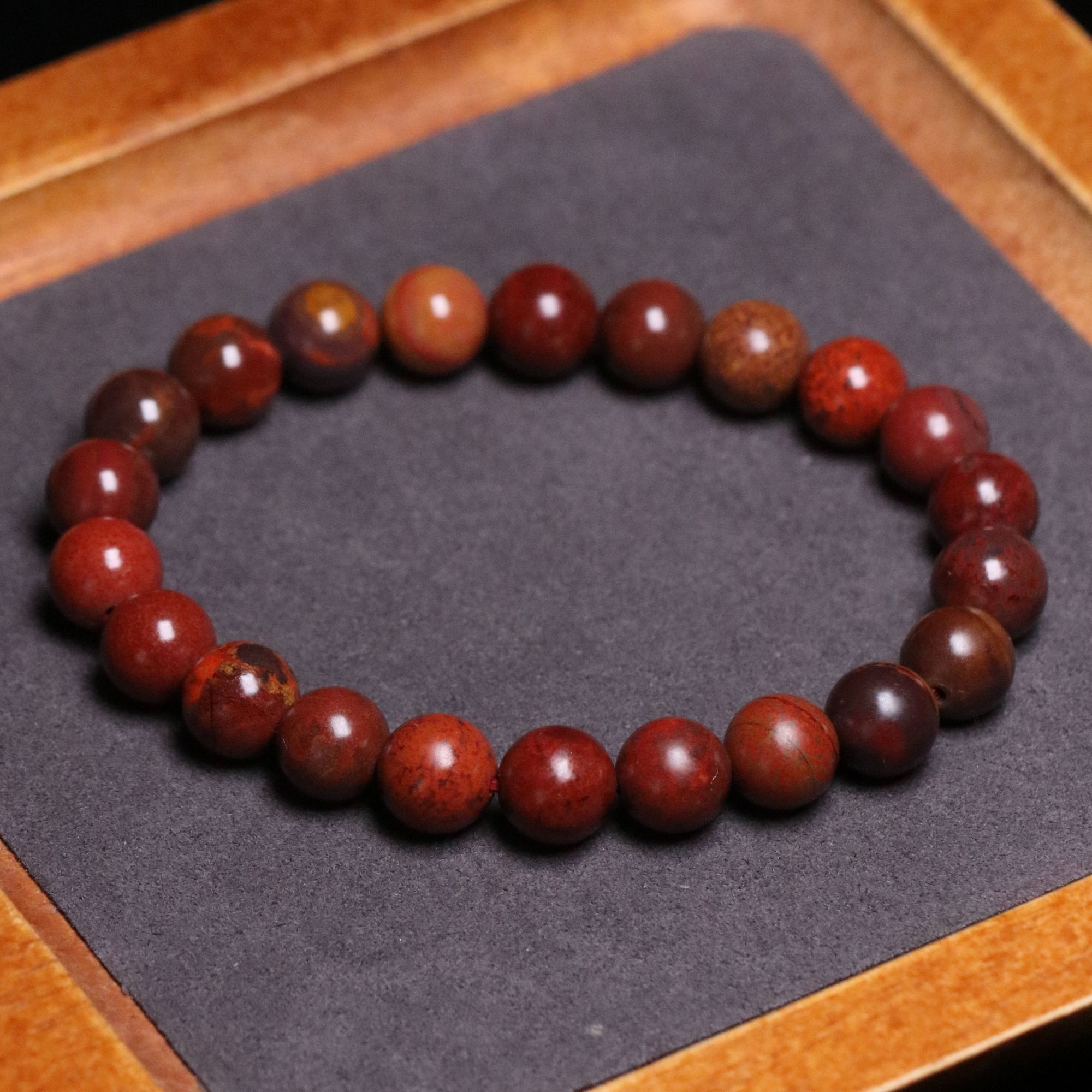 凉山高品质包浆伴生矿柔光乌石单圈手串 多样性发