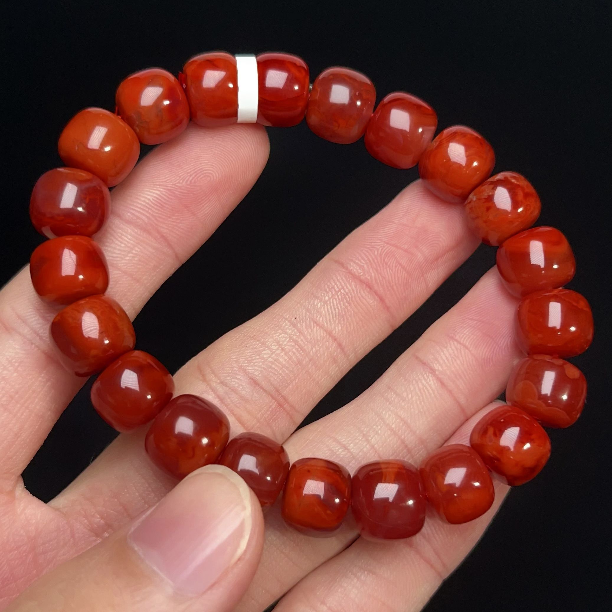 1409C29凉山南红牛血火焰老型单圈手串多样性发其一