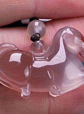 22Z01凉山瓦西料南红原矿冰飘红马到成功精工雕刻吊坠