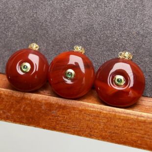 1凉山瓦西料南红牛血红18k金镶嵌平安扣吊坠多样性发其一 097C43