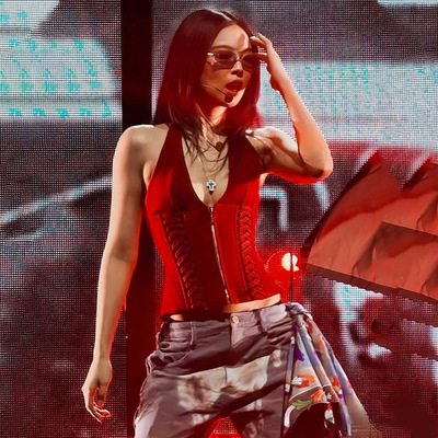 Jennie同款演唱会打歌服红色挂脖吊带背心女性感鱼骨绑带束腰上衣