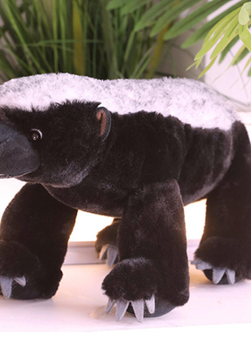 仿真臭鼬公仔平头哥毛绒玩具Skunk蜜獾玩偶现代儿童陪睡萌宠安抚