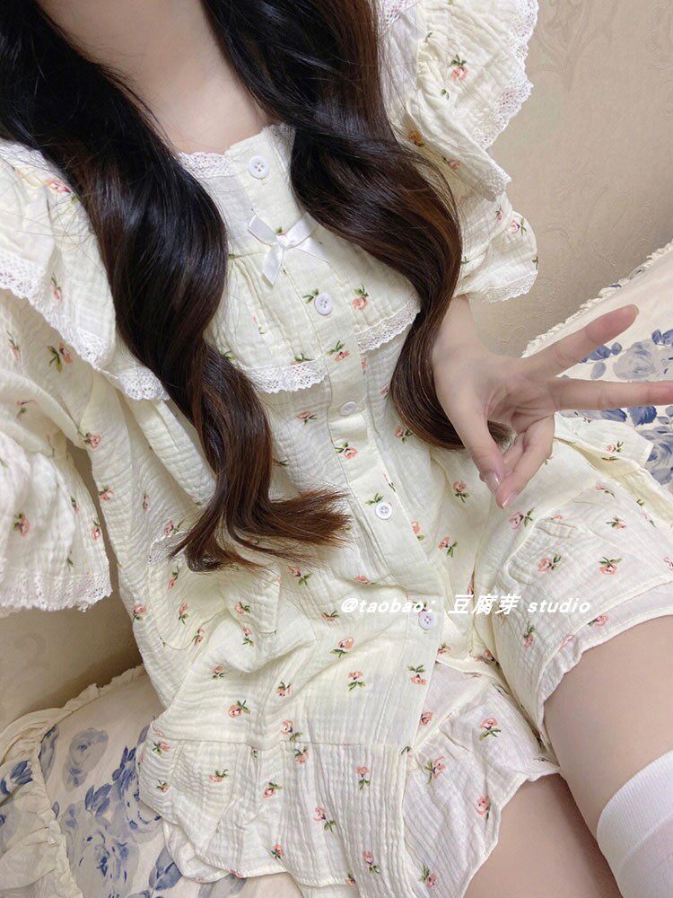 여성 여름 새로운 인터넷 연예인 소녀 레이스 반팔 반바지 홈웨어 세트를위한 INS 달콤한 꽃 잠옷 한국어 버전