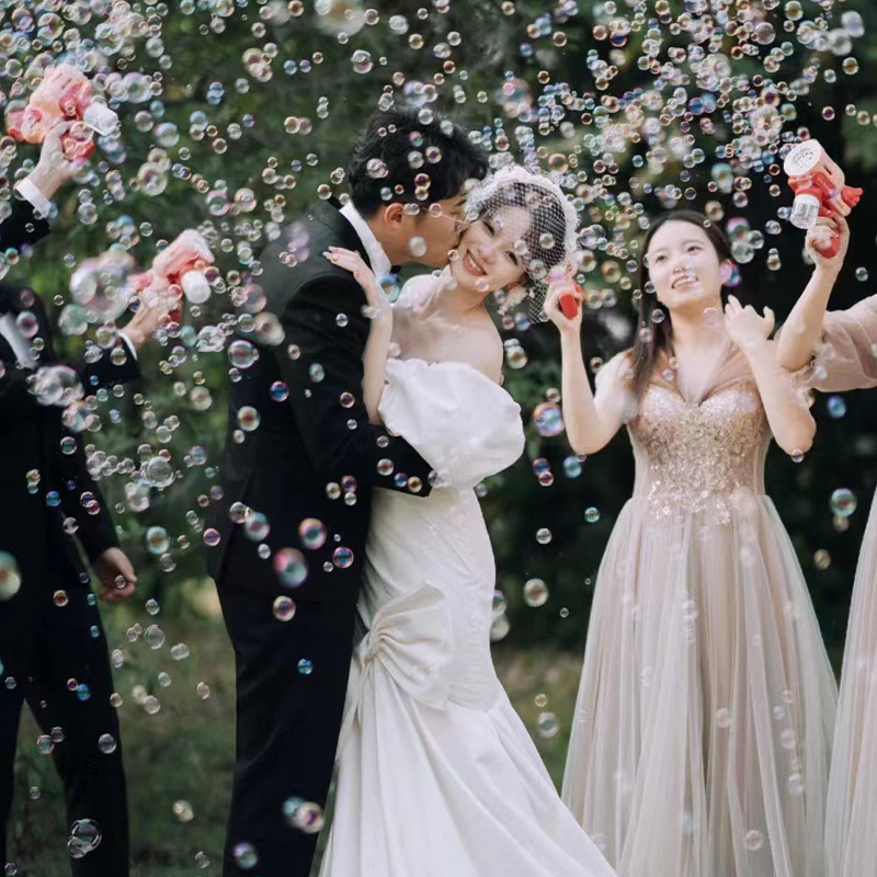 结婚户外草坪婚礼泡泡机