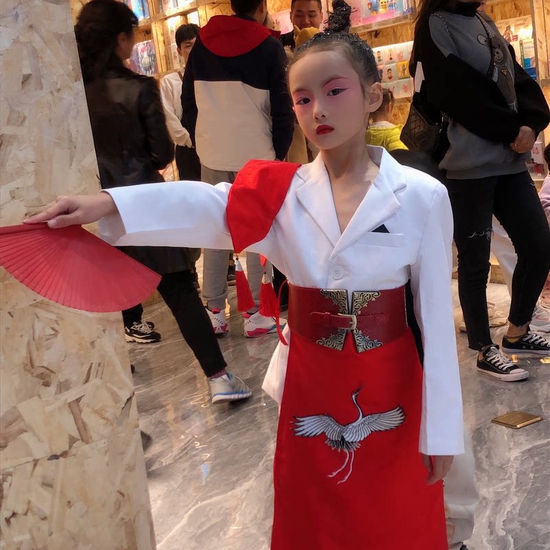 儿童模特走秀国潮礼服