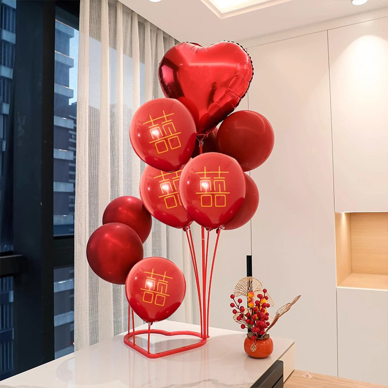 婚房装饰布置爱心气球桌