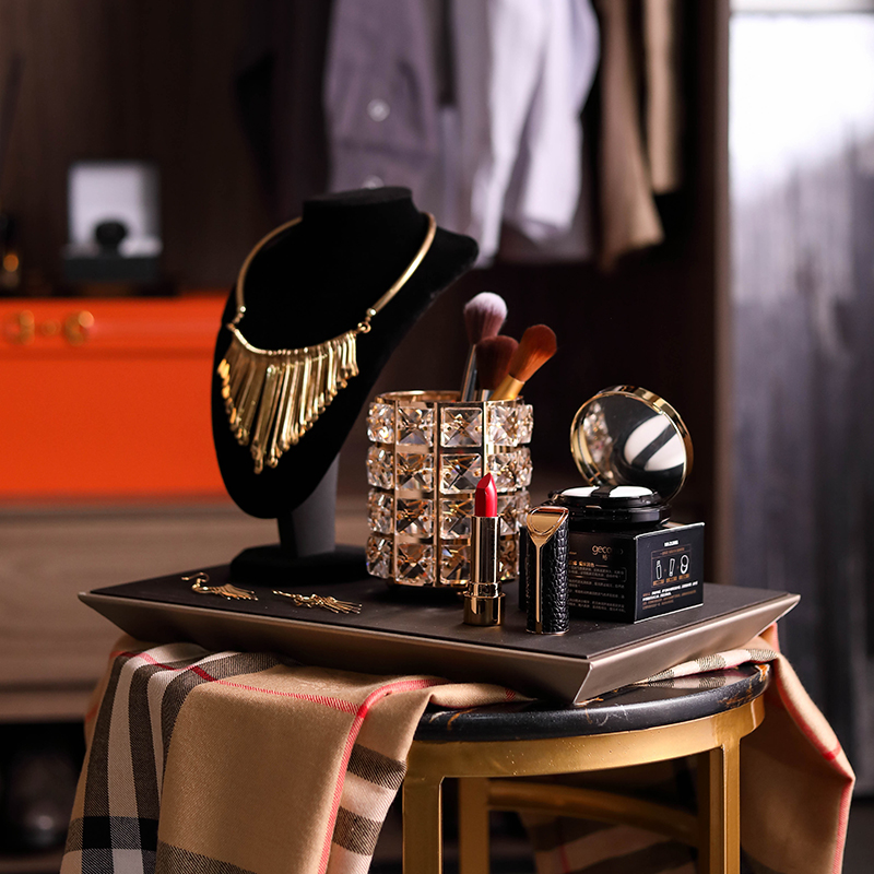 【八度空间】样板房间衣帽间卧室梳妆台摆件颈模饰品化妆刷口红
