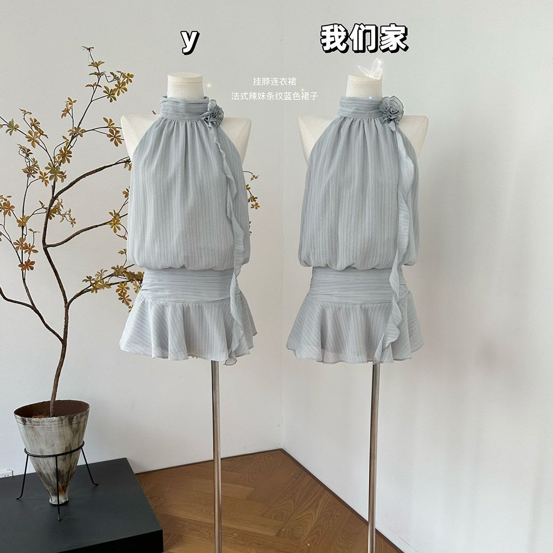 柒月末挂脖连衣裙女夏季无袖短裙法式辣妹设计感气质条纹蓝色裙子