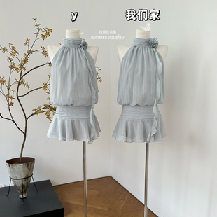 柒月末挂脖连衣裙女夏季无袖短裙法式辣妹设计感气质条纹蓝色裙子