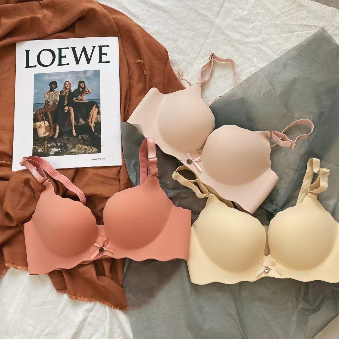 性感小胸聚拢无钢圈馒头杯内衣