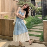 蓝色俏皮格纹连衣裙女夏季高级感甜美风减龄蕾丝拼接假两件吊带裙，女装连衣裙，2D111