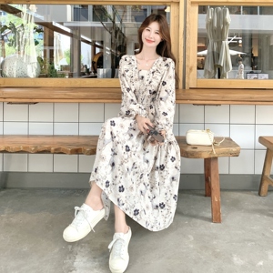 法式度假风碎花连衣裙女2025春秋季新款独特减龄复古气质显瘦长裙图片