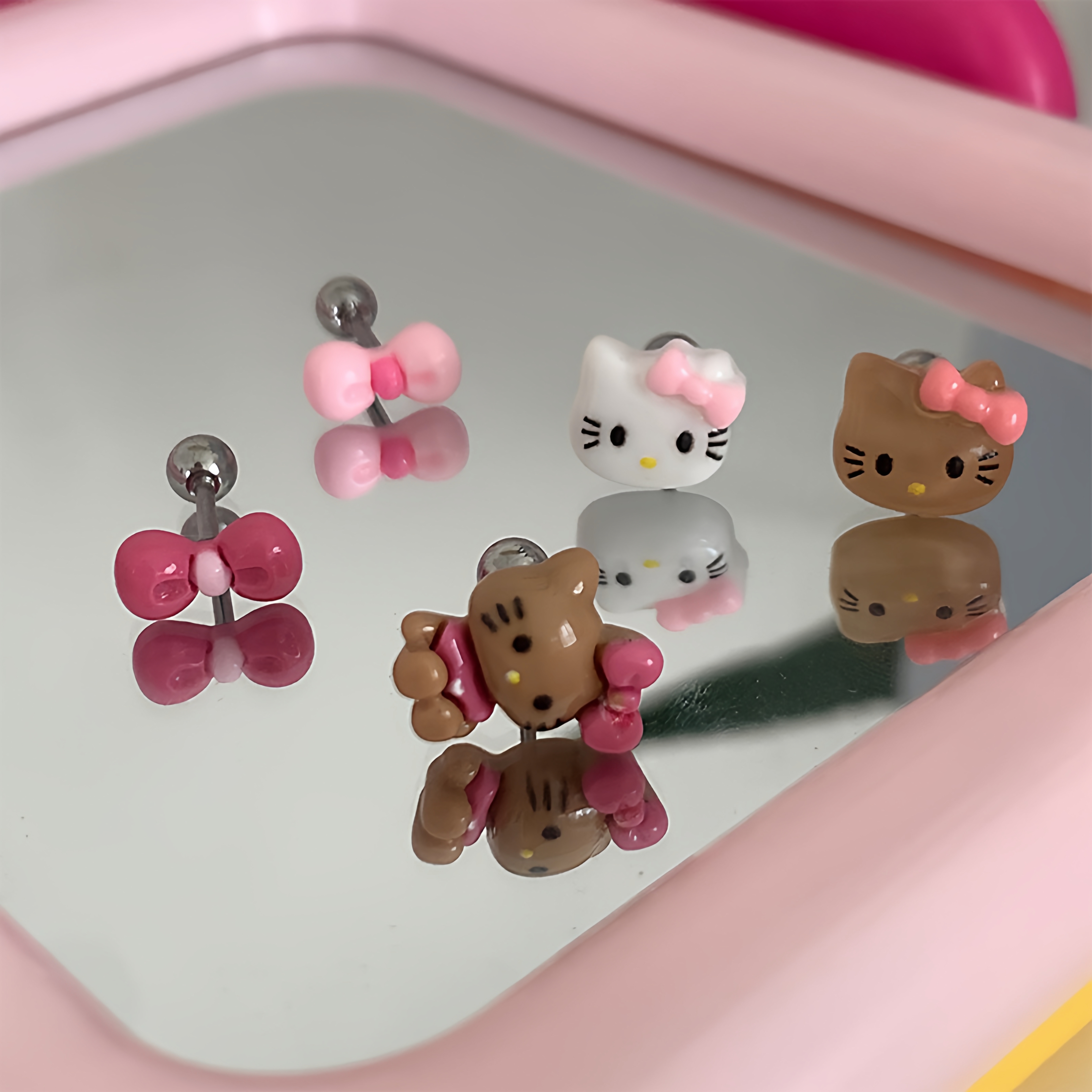 黑皮KT猫耳钉超可爱少女心钛钢耳骨钉独特小巧叠戴耳环螺帽免摘