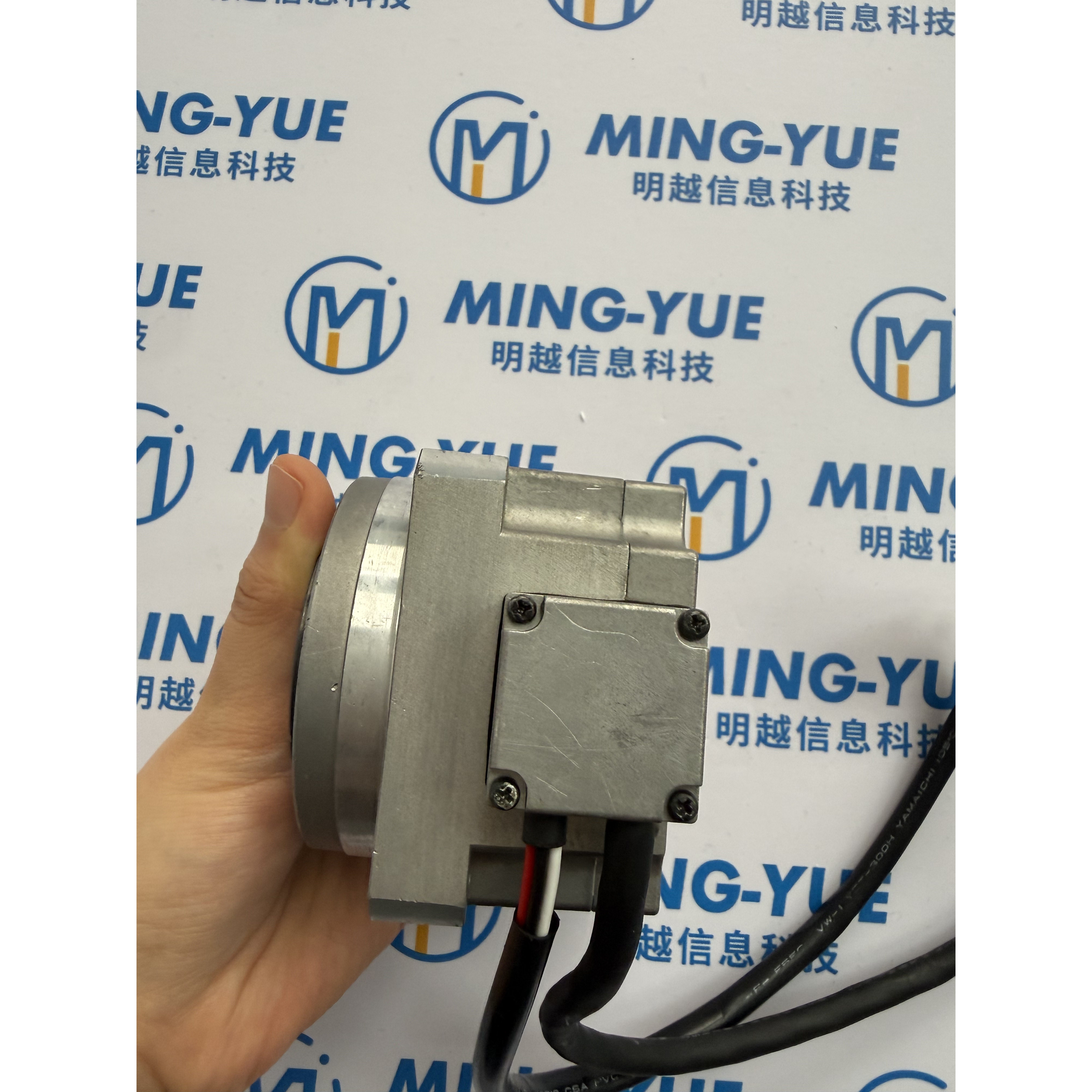议价伺服马达FHA-14C-100-E200-C FHA-14C-50-E200-C成色如图