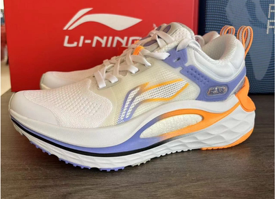 李宁女跑步鞋䨻透气缓震