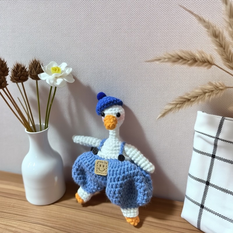 《成品》背带裤好运鹅毛线手工编织可爱玩偶钥匙扣挂件,服饰配件/皮带/帽子/围巾,DIY编织材料包,淘宝优惠券,粉丝福利购,淘宝优惠卷