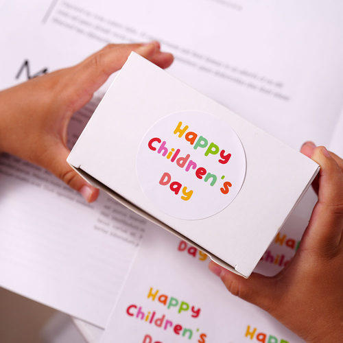 60贴儿童节贴纸圆形happy children day包装装饰贴纸礼物封口贴纸